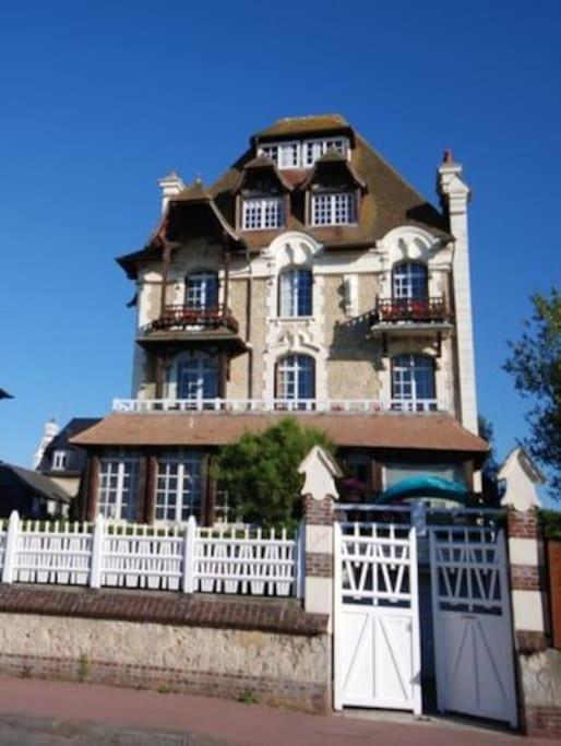 Les Embruns - Le Balcon - 2Eme Etage Lejlighed Deauville Eksteriør billede